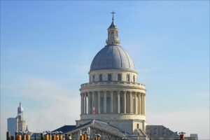 Le Panthéon, monument historique du Quartier Latin, il est à seulement quelques minutes à pied de l'Hôtel Trianon Rive Gauche.