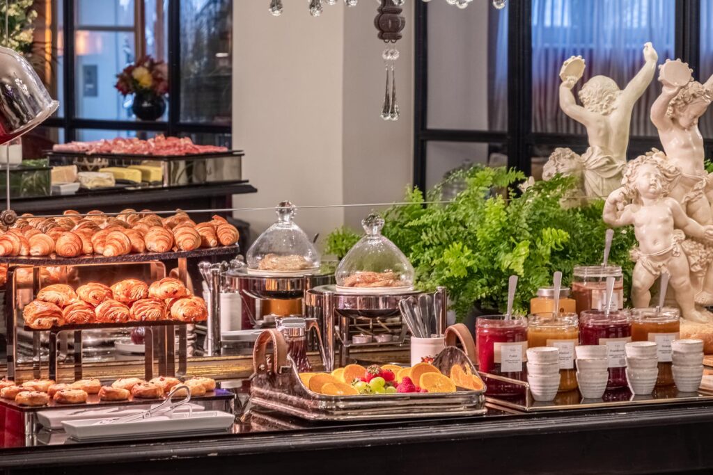 petit déjeuner buffet de l'hôtel trianon rive gauche paris hôtel petit déjeuner paris