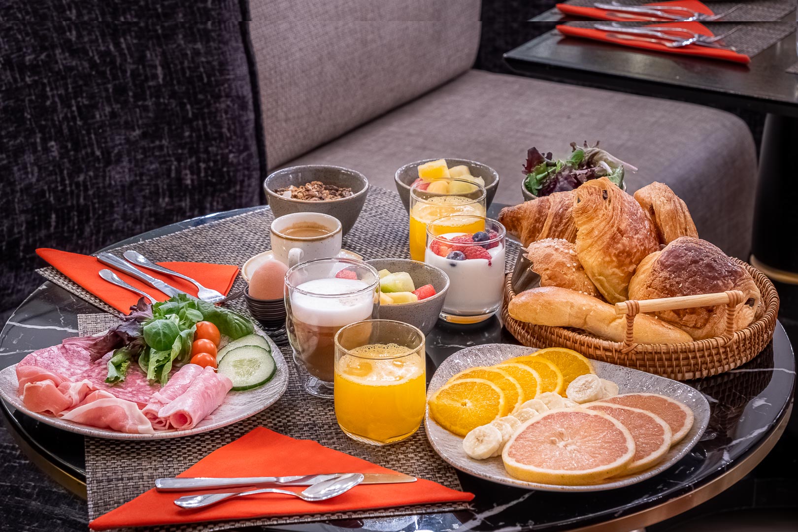 petit déjeuner buffet à l'hôtel trianon rive gauche paris