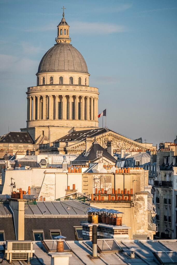 Autour de nous : le Panthéon