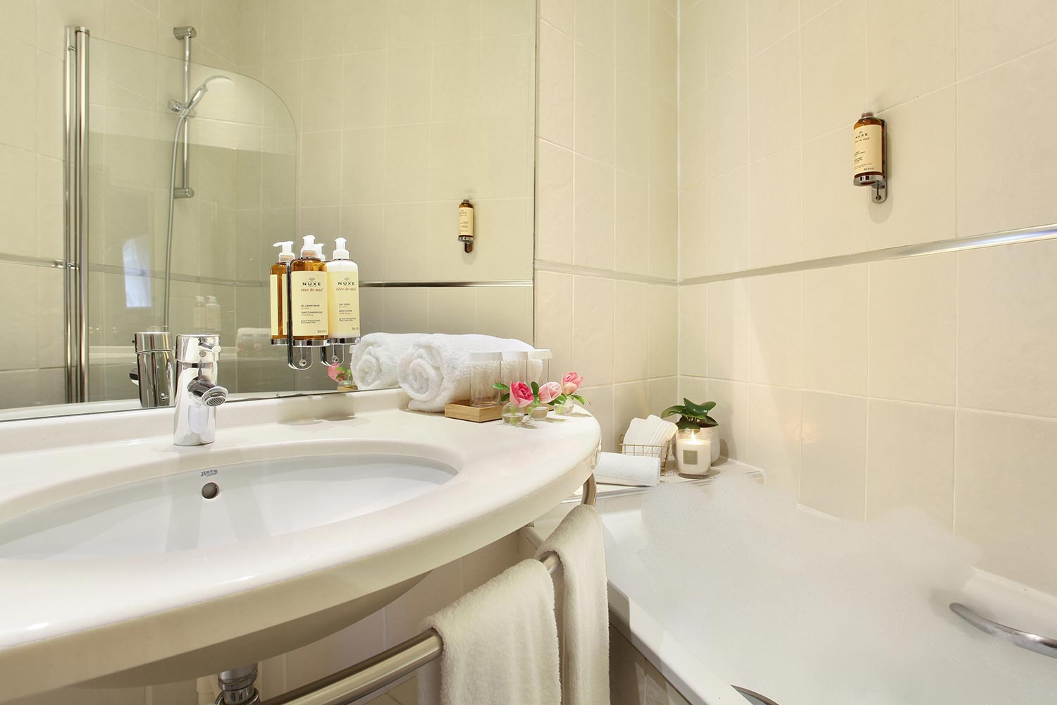hotel paris 4étoiles - salle de bain avec baignoire