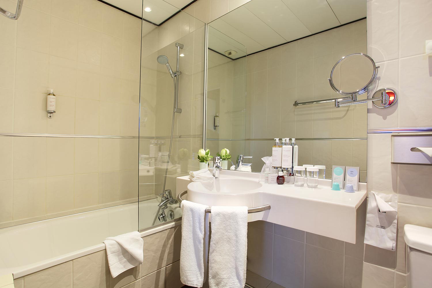 hotel paris 4étoiles - hotel avec baignoire dans la salle de bain