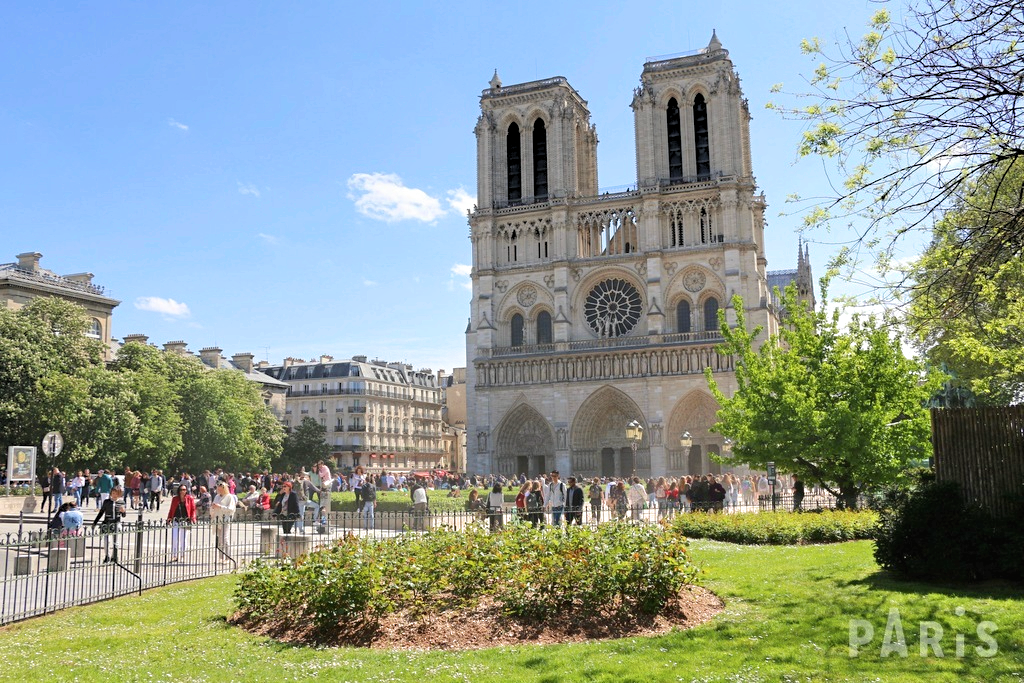 Notre Dame est proche de l'Hôtel Trianon Rive Gauche, venez la voir pendant votre séjour éco responsable à Paris.