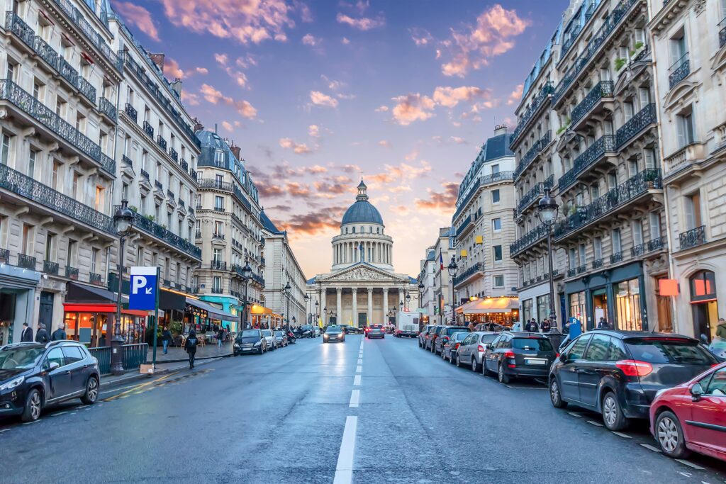Le Panthéon au coucher du soleil, un bâtiment du Quartier latin à Paris, France.