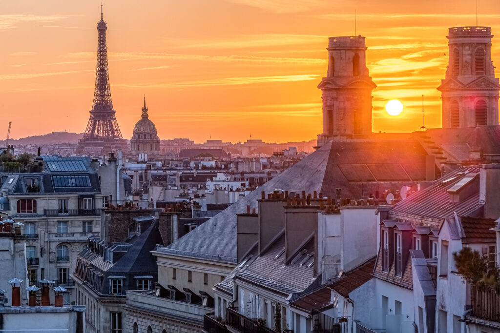 Offrez un séjour à Paris dans notre hôtel avec vue sur la Tour Eiffel.