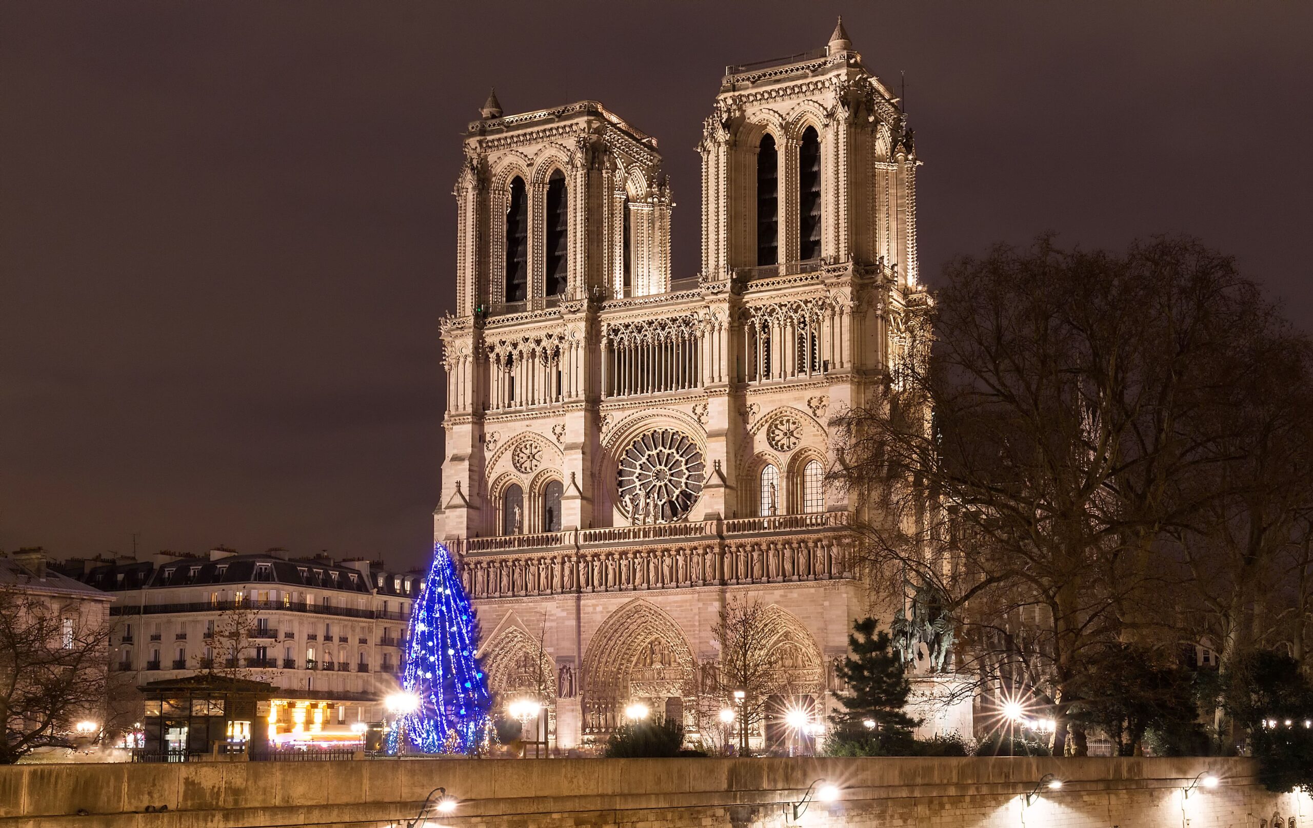 Stay in central Paris 6 for the reopening of Notre-Dame